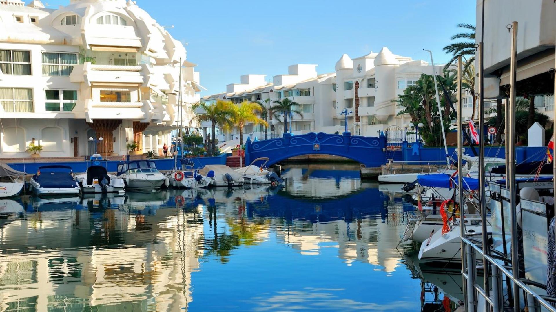 Jupiter & Pool * Benalmadena